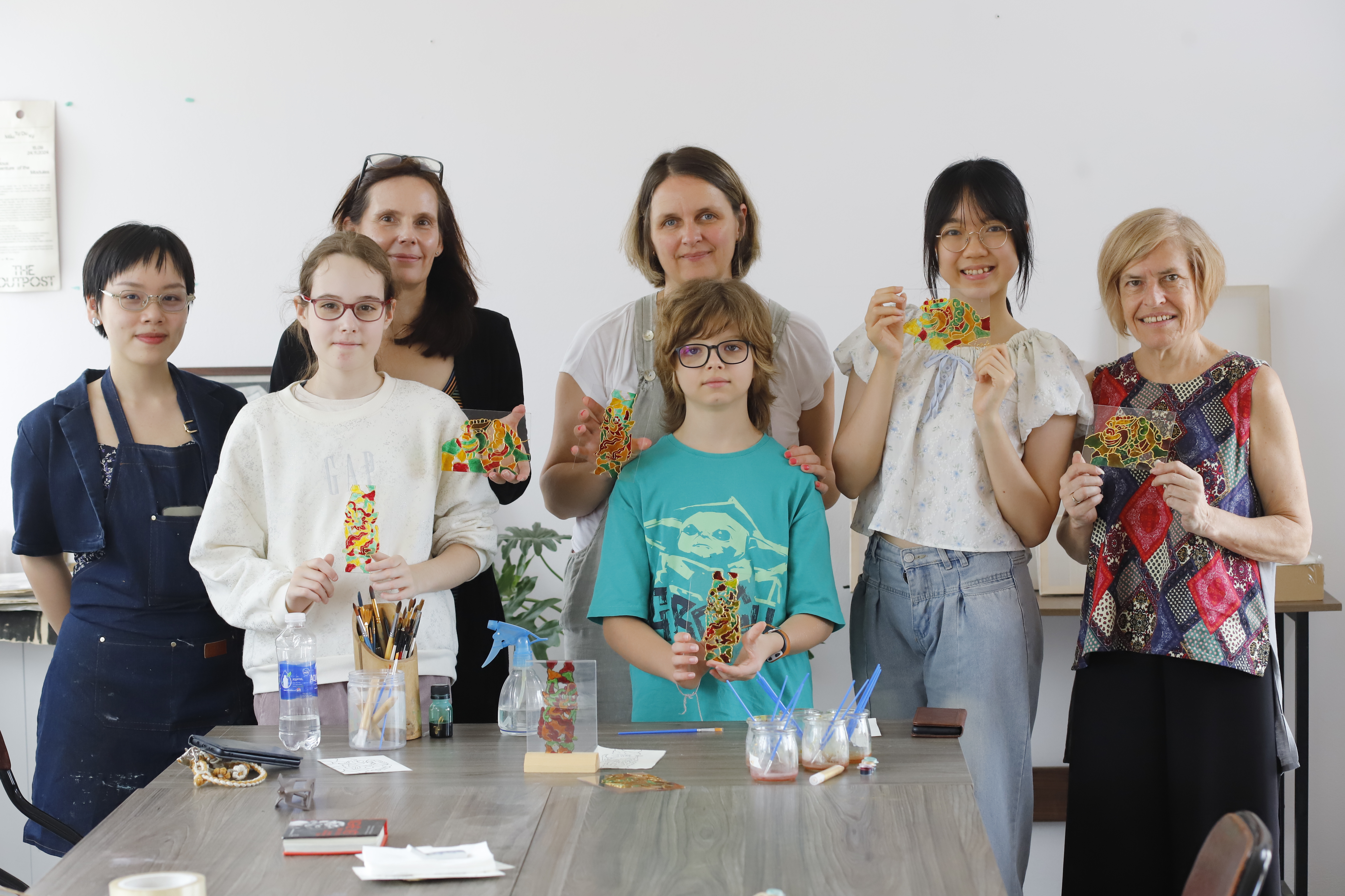 Craft workshop: Glass painting on clear perspex